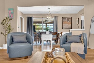 897 Imperial Dr in Largo, FL - Building Photo