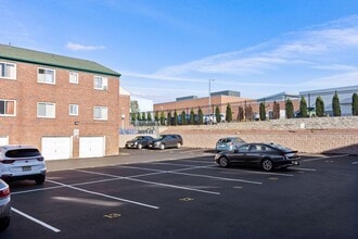 430 Ridge Rd in Lyndhurst, NJ - Foto de edificio - Building Photo