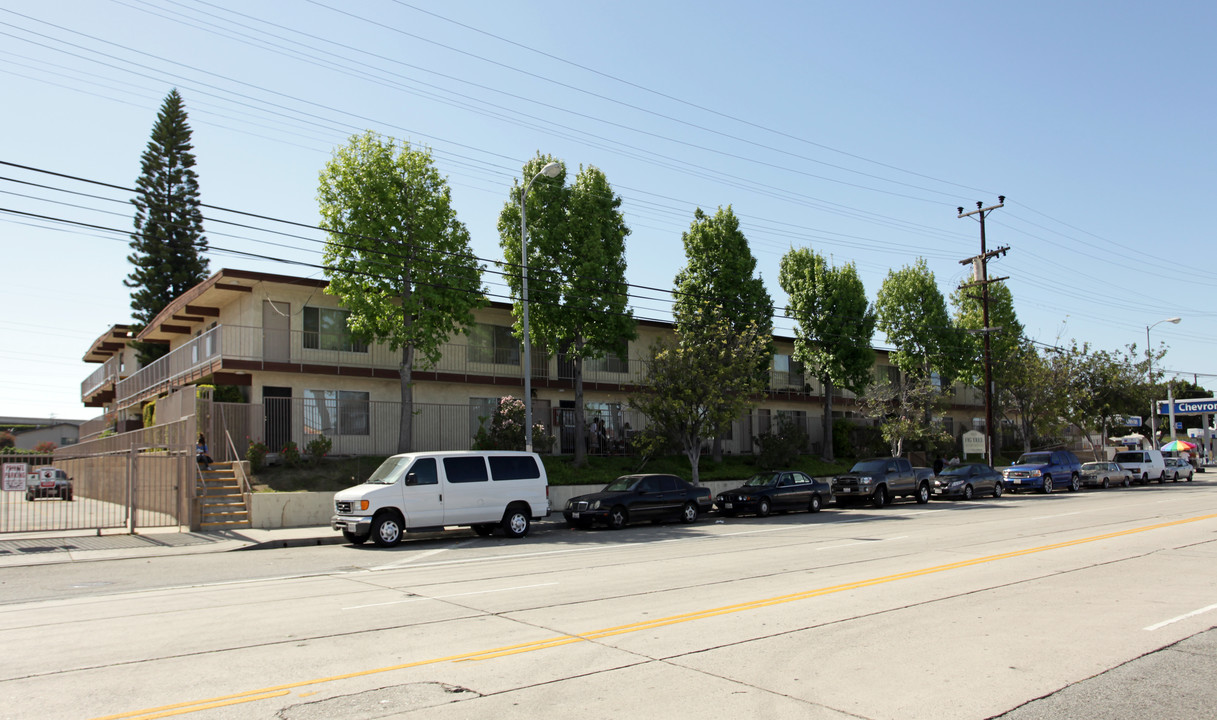 Fig Tree in Gardena, CA - Foto de edificio