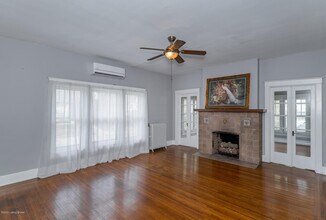 2106 Douglass Blvd in Louisville, KY - Building Photo - Building Photo