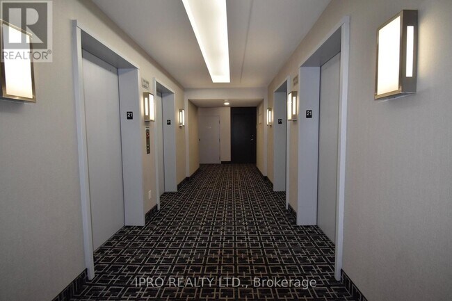 223-2223 Webb Dr in Mississauga, ON - Building Photo - Building Photo