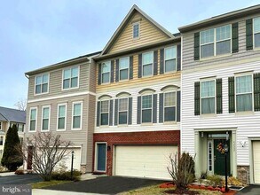 42599 Galbraith Square in Broadlands, VA - Building Photo - Building Photo