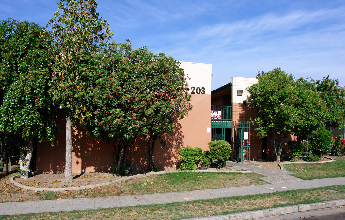 203 N Glenn Ave in Fresno, CA - Building Photo