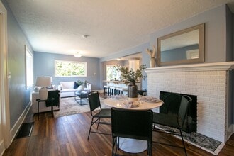 131 N Russet St in Portland, OR - Building Photo - Building Photo
