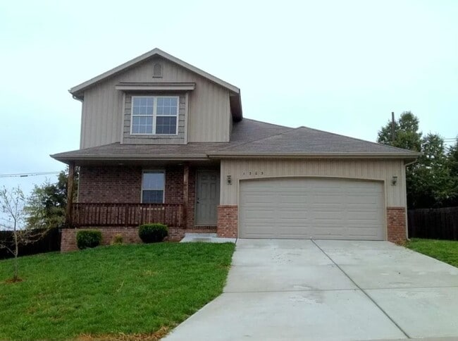 property at 1303 W Robin St