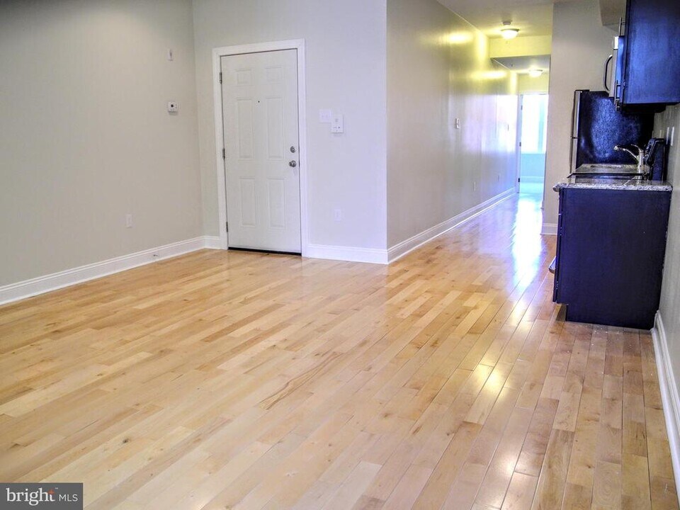 319 N Preston St in Philadelphia, PA - Building Photo
