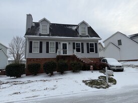 115 Edgedale Ct in Kernersville, NC - Building Photo