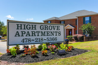 High Grove Apartments in Bonaire, GA - Foto de edificio - Building Photo