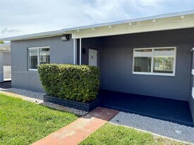 2215 Madison St in Hollywood, FL - Building Photo