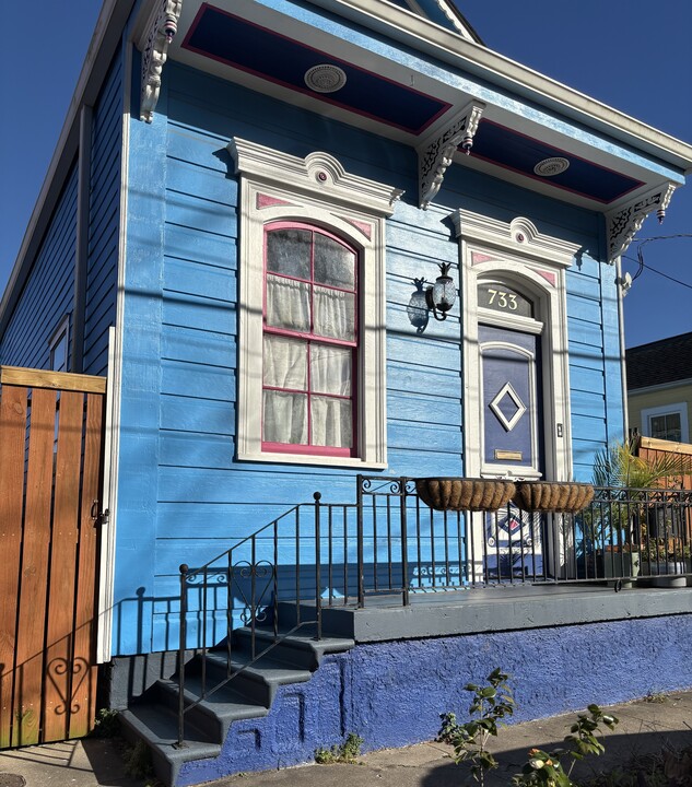 733 Alvar St in New Orleans, LA - Foto de edificio