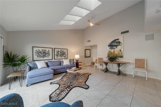 878 Meadowland Dr in Naples, FL - Foto de edificio - Building Photo
