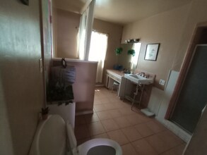 871 E Franklin Ave in Pomona, CA - Foto de edificio - Building Photo