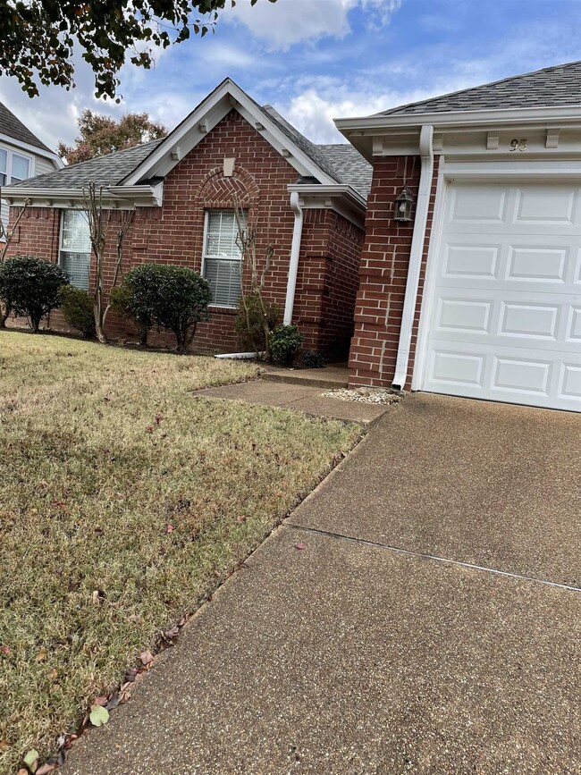 95 Oakcrest Dr in Oakland, TN - Foto de edificio - Building Photo