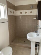 14947 Daffodil Ave-Unit -B in Santa Clarita, CA - Building Photo - Building Photo