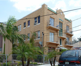 Marlin Gardens in Miami, FL - Building Photo - Building Photo