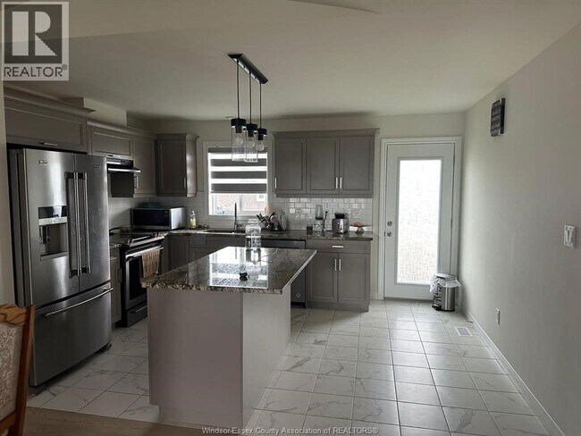 389 Magnolia Ln in Lakeshore, ON - Building Photo - Building Photo