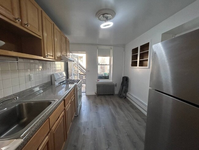 1826 Unionport Rd in Bronx, NY - Building Photo - Building Photo