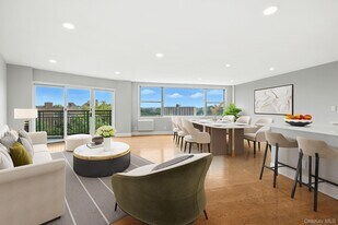 12 Old Mamaroneck Rd in White Plains, NY - Building Photo