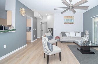 350 Crestwood Cir in Royal Palm Beach, FL - Building Photo - Building Photo
