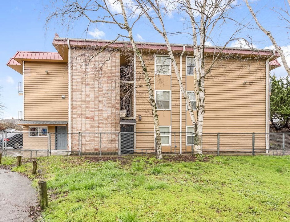 6527 Rainier Ave S in Seattle, WA - Building Photo