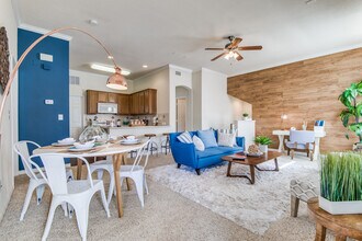 The Anthony at Canyon Springs in San Antonio, TX - Foto de edificio - Building Photo