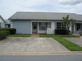 2902 Bradley Ct in New Port Richey, FL - Building Photo