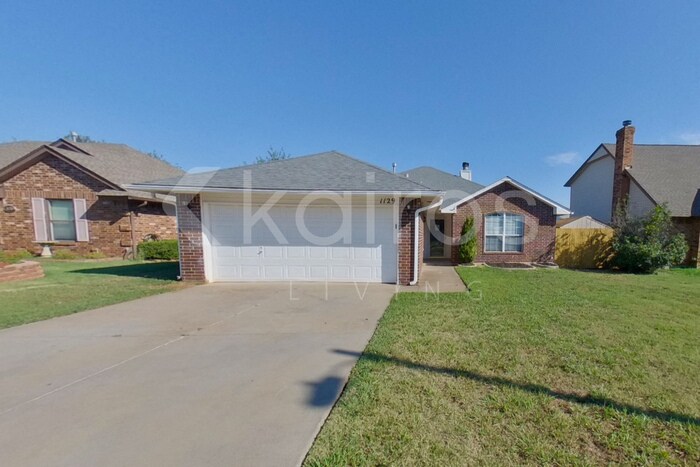 1129 NE 8th St in Moore, OK - Building Photo