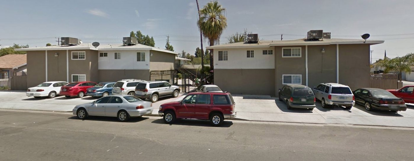 701 Knotts St in Bakersfield, CA - Foto de edificio