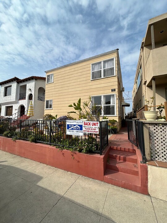 119 Santa Ana Ave in Long Beach, CA - Building Photo