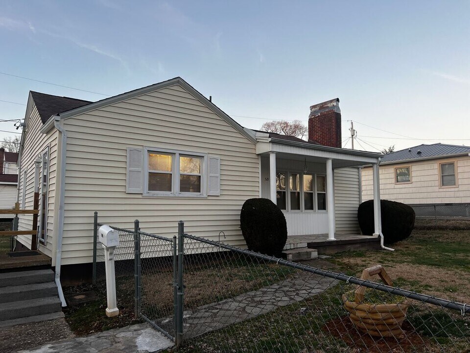 521 Lee Cir in Johnson City, TN - Building Photo