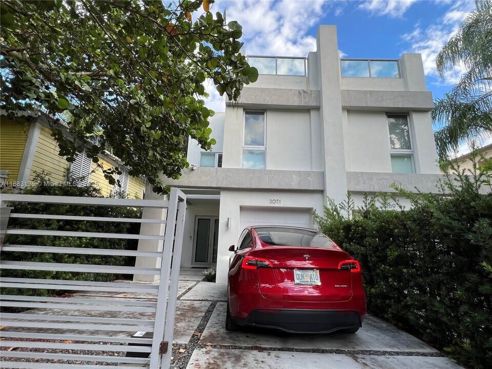 3071 Orange St in Miami, FL - Building Photo