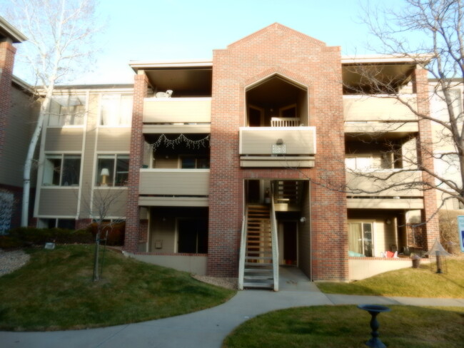 property at 33 S Boulder Cir