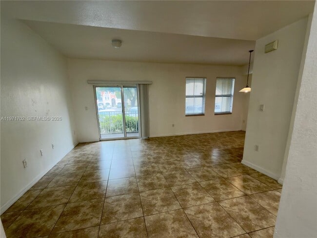 8999 NW 107 Ct in Doral, FL - Building Photo - Building Photo