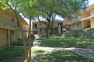 Woods of Brookhollow in San Antonio, TX - Foto de edificio - Building Photo