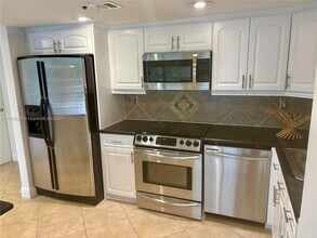 2025 Brickell Ave in Miami, FL - Building Photo - Building Photo