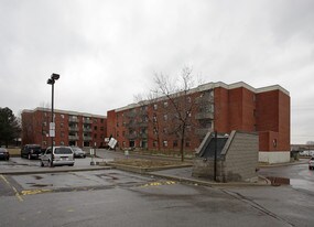 4675 Sheppard Ave in Toronto, ON - Building Photo