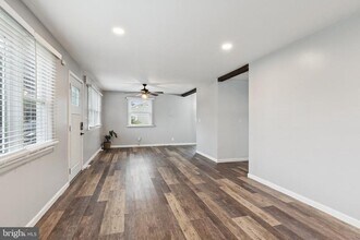 12 Normandy Dr in Glen Burnie, MD - Building Photo - Building Photo