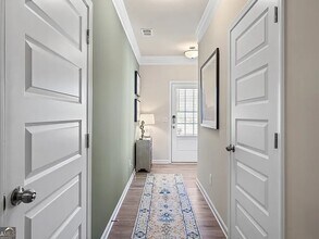 207 DuPont Dr in Cartersville, GA - Foto de edificio - Building Photo