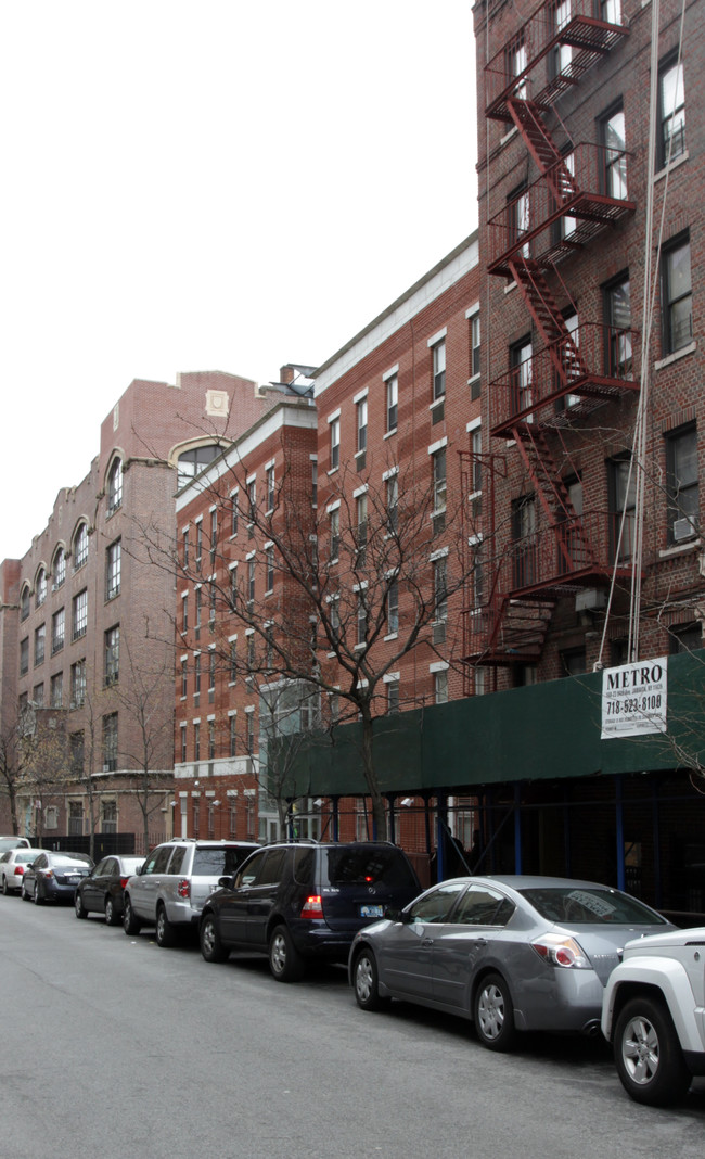 West 140th Street in New York, NY - Foto de edificio - Building Photo