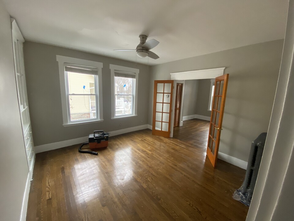 115 Bartlett St, Unit #1 in Somerville, MA - Building Photo