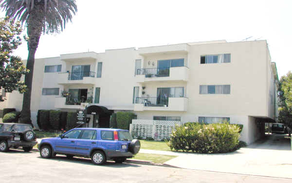 739 N Croft Ave in Los Angeles, CA - Foto de edificio - Building Photo