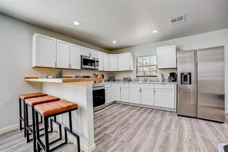 1374 Forest View Dr in Blanco, TX - Building Photo - Building Photo