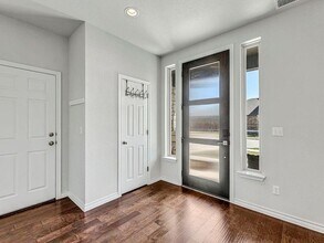 3900 Harbor Point Dr in Pflugerville, TX - Building Photo - Building Photo