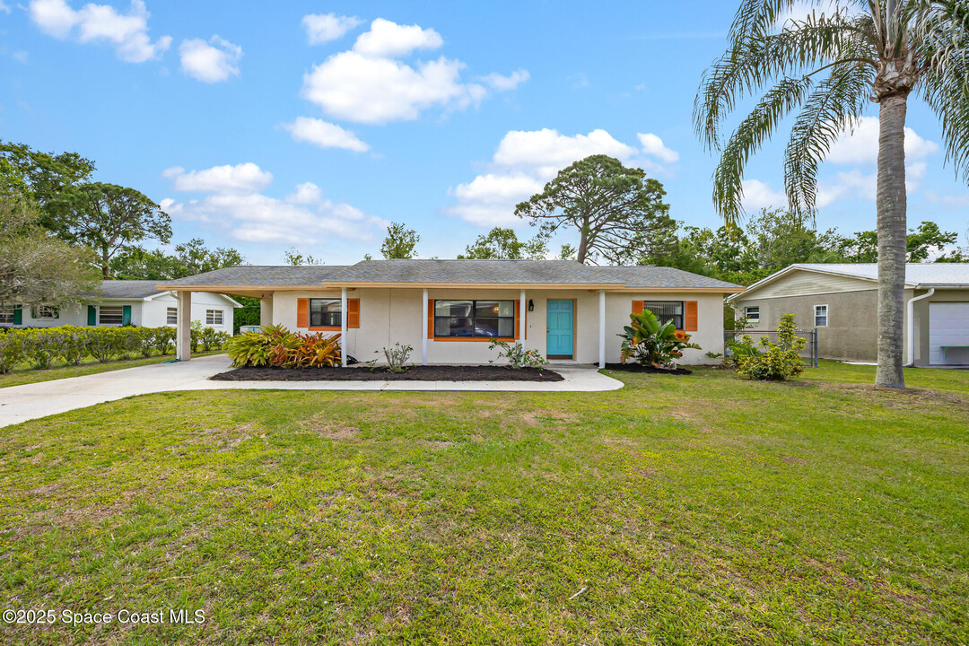 623 Hillcrest Ave in Titusville, FL - Building Photo