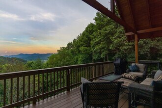 141 Yellow Locust Dr in Waynesville, NC - Building Photo - Building Photo