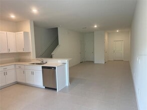 216 27th St SE in Ruskin, FL - Foto de edificio - Building Photo