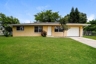 311 Browning Dr in Ft. Myers, FL - Building Photo