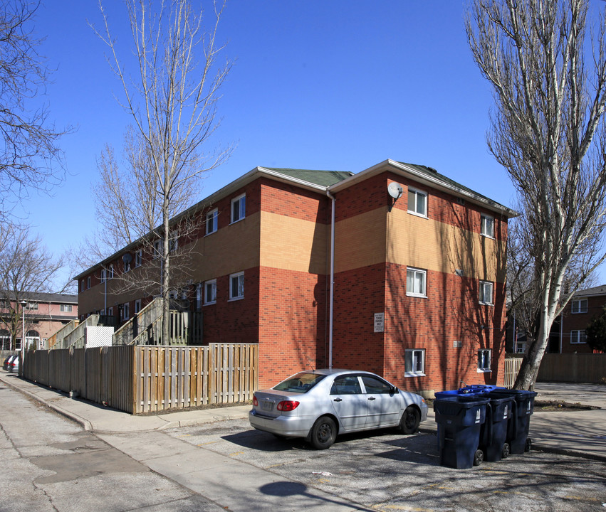 Jones Curzon in Toronto, ON - Building Photo