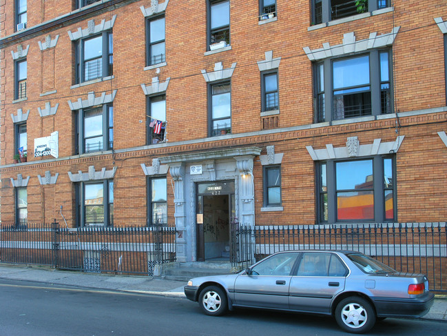 422 E 178th St in Bronx, NY - Foto de edificio - Building Photo