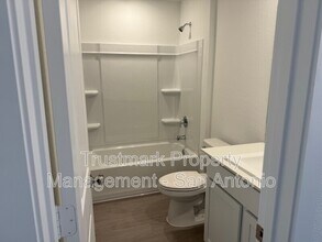 1527 Silver Crk in New Braunfels, TX - Building Photo - Building Photo